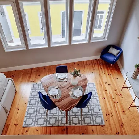 Апартаменты Charming Loft With Mezzanine In The Center Порту