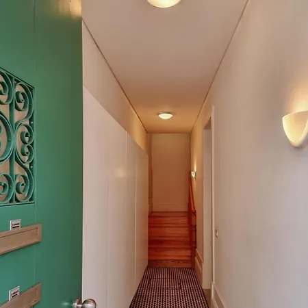 Апартаменты Charming Loft With Mezzanine In The Center *