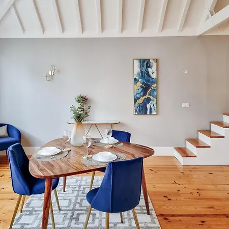 Апартаменты Charming Loft With Mezzanine In The Center Порту