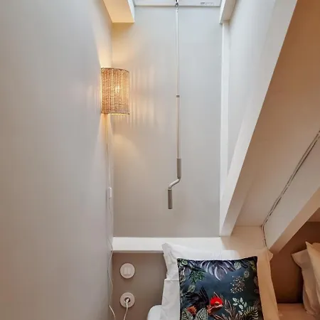 Charming Loft With Mezzanine In The Center Апартаменты *